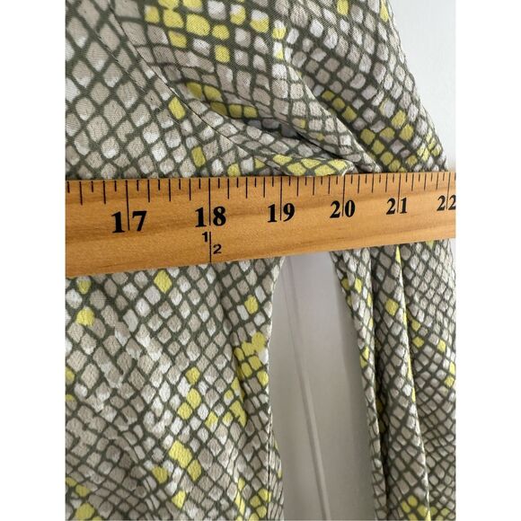 Equipment Femme Essential Silverlin Multi Snakeprint Geo Button-Down Top XS - Picture 9 of 12